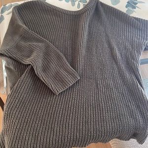 Quarter sleeve sweater